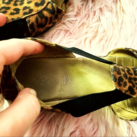 Vintage Leopard Elastic Sandals 🐆 - Picture 2 of 5